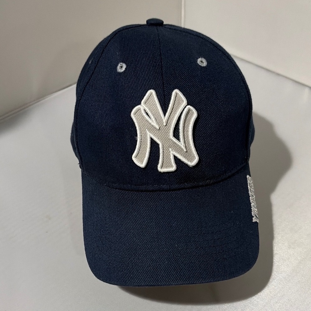 Fan Favorite MLB New York Yankees Navy Blue Adjustable Baseball Hat Cap One Size